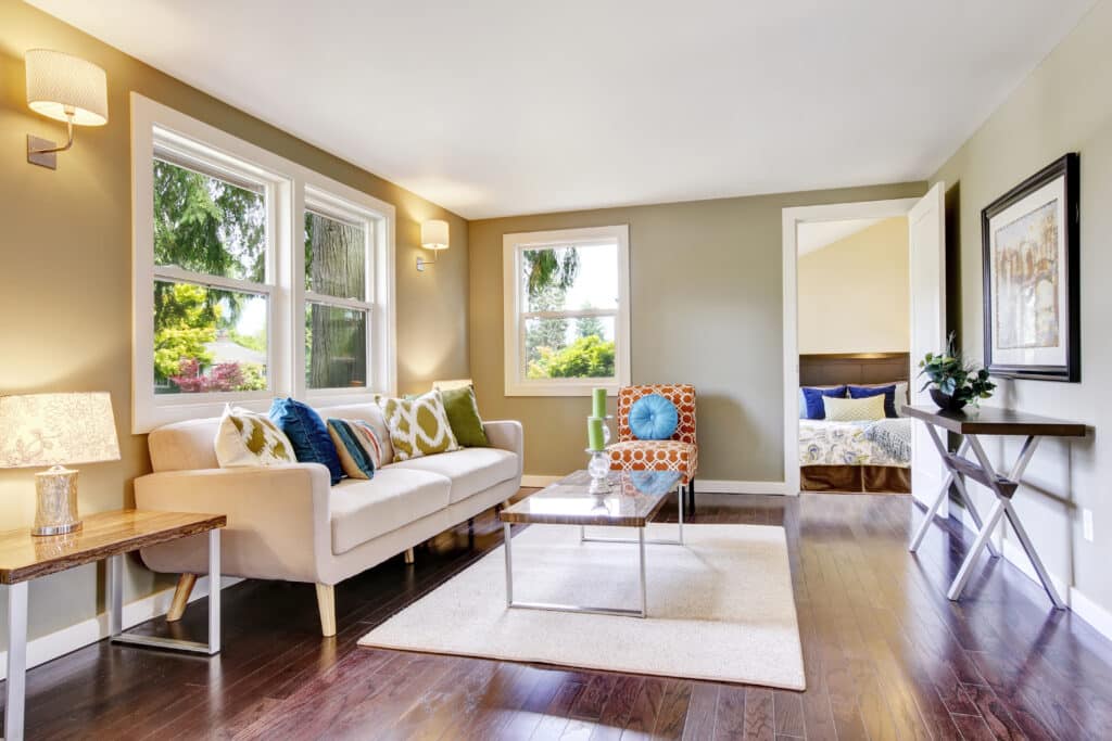 Modern,Furnished,Living,Room,Interior,With,Hardwood,Floor.,Northwest,,Usa